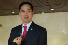 Adisatrya Suryo Sulisto menyampaikan pandangan mengenai penataan dan perampingan BUMN di Kompleks Parlemen, Senayan, Jakarta, Jumat (14/8/2026).