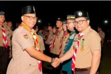 Wabup Gowa dan Istri Terima Lencana Pramuka
