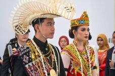 Hadiri Upacara HUT ke-81 RI, Wapres Gibran Kenakan Busana Adat Rote