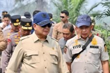 Prabowo Tinjau Karhutla Kubu Raya, Tito Tak Ketinggalan