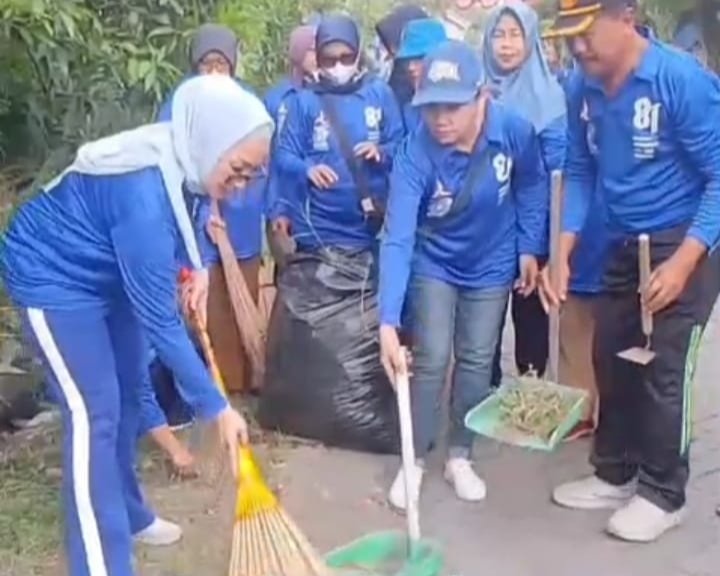 DPR RI Lucy Kurniasari Bareng Warga Surabaya Jaga Kebugaran