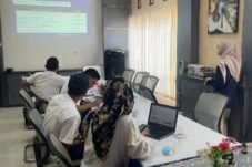 Peserta Kelas Pajak Edisi #3 KP2KP Masamba mengikuti bimbingan teknis penggunaan Coretax di Aula Dinas Pendidikan Kabupaten Luwu Utara,