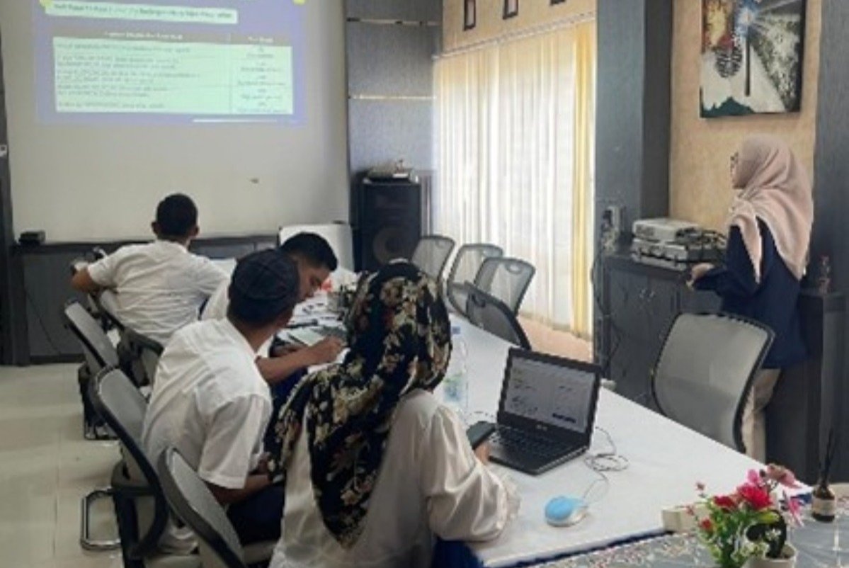 Peserta Kelas Pajak Edisi #3 KP2KP Masamba mengikuti bimbingan teknis penggunaan Coretax di Aula Dinas Pendidikan Kabupaten Luwu Utara,