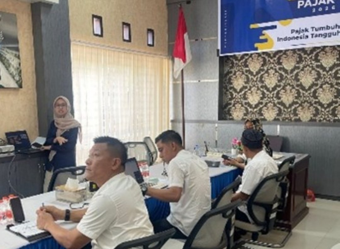 Kelas Pajak KP2KP Masamba membimbing bendahara Pemkab Luwu Utara menggunakan Coretax.