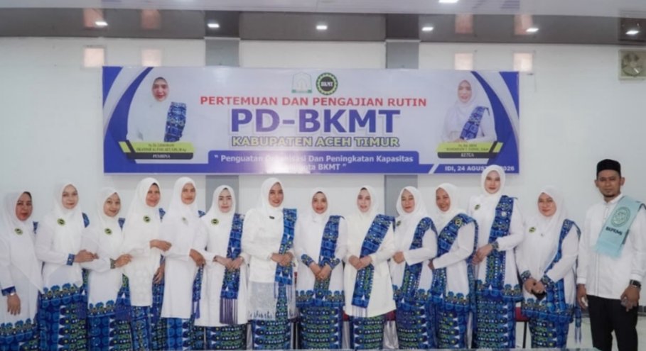 Caption:Foto bersama PD-BKMT Aceh Timur dalam pertemuan dan pengajian rutin di Aula Dinas Badan Dayah Aceh Timur.