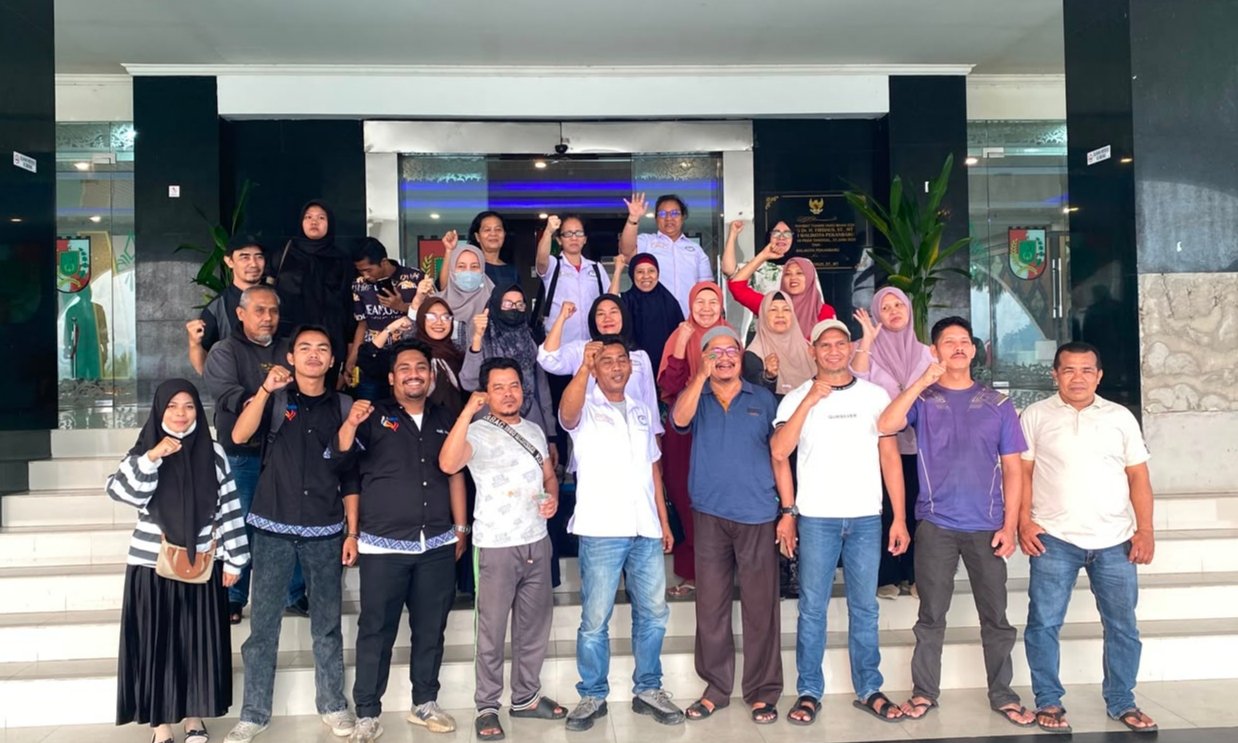 Kompor Riau meminta Wali Kota Pekanbaru menyelesaikan persoalan Pasar Kodim terkait HGB, dokumen pengelolaan, dan pembayaran kios.