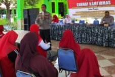 Sat Binmas Polresta Sidoarjo menggelar Curhat Kamtibmas di Desa Banjarsari