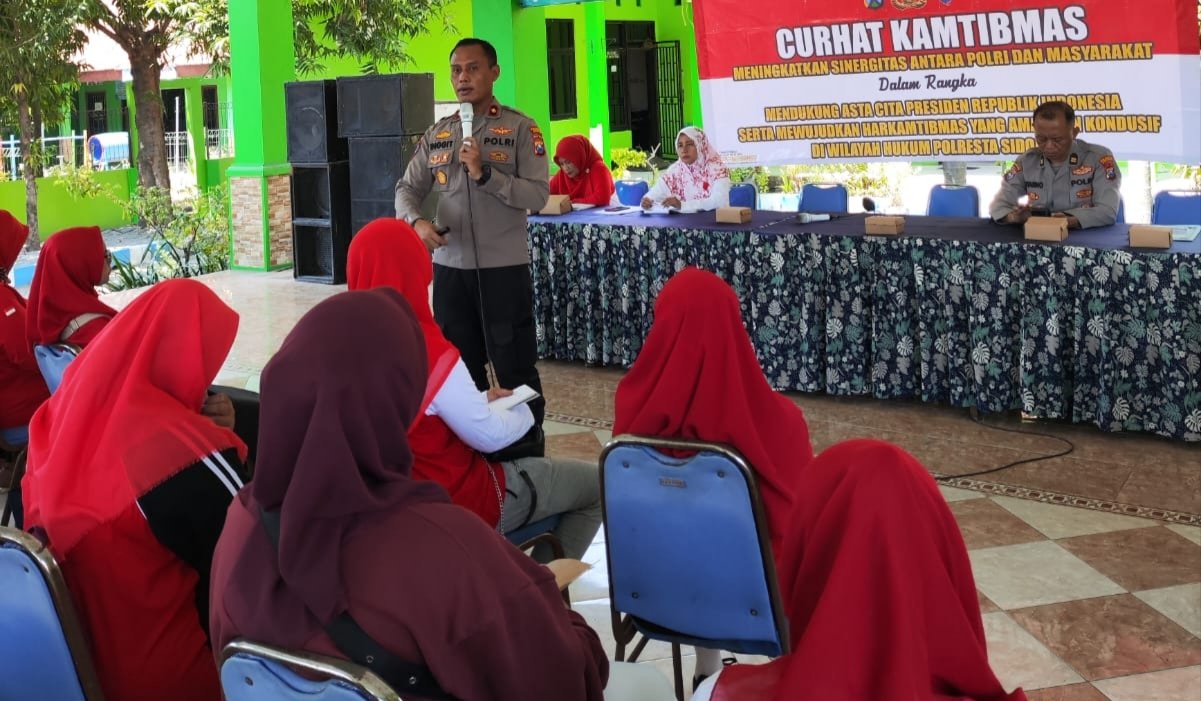 Sat Binmas Polresta Sidoarjo menggelar Curhat Kamtibmas di Desa Banjarsari