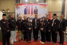 Pengurus dan anggota BPC PERADIN Madiun Raya mengikuti malam tirakatan dan sarasehan HUT ke-62 PERADIN.