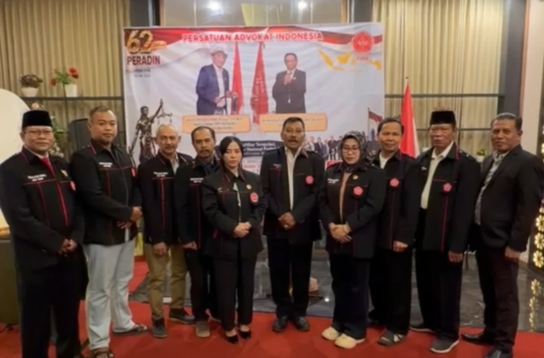 Pengurus dan anggota BPC PERADIN Madiun Raya mengikuti malam tirakatan dan sarasehan HUT ke-62 PERADIN.