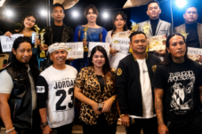 Para finalis Festival Karaoke Pop Aero Brew 2026 berfoto bersama dalam malam final di Aero Brew Coffee & Eatery, Deli Serdang. Kompetisi tersebut menjadi bagian dari rangkaian menyambut HUT ke-81 Kemerdekaan Republik Indonesia.