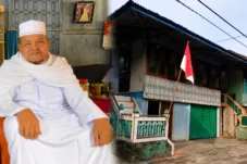 Tokoh Agama, H. M. Taher Kibarkan Merah Putih Sambut HUT Ke-81 RI