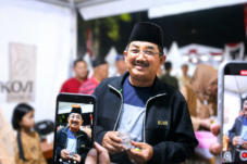 Bupati Anwar Sadat menyampaikan pesan persaudaraan saat menutup Pergelaran Seni Budaya Bhineka Kebangsaan 2026 di Kuala Tungkal.