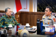 Foto: Kapolda Jambi Irjen Pol. Krisno H. Siregar dan Ketua Pengadilan Tinggi Jambi Dr. Marsudin Nainggolan.