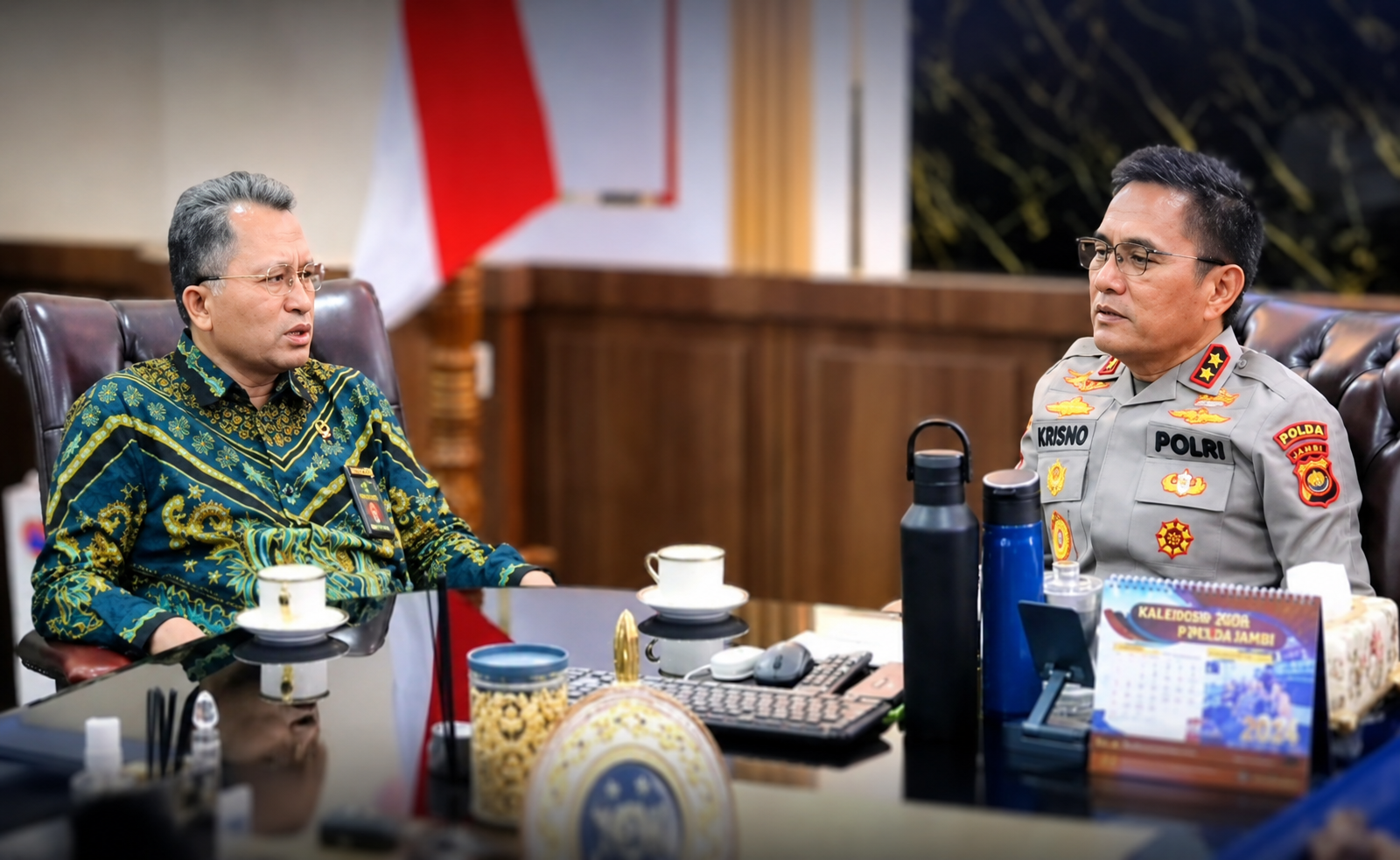Foto: Kapolda Jambi Irjen Pol. Krisno H. Siregar dan Ketua Pengadilan Tinggi Jambi Dr. Marsudin Nainggolan.