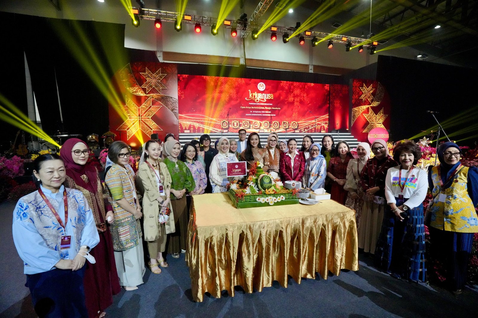 Ketua Harian Dekranas Tri Tito Karnavian saat menghadiri tumpengan dan gladi bersih pembukaan Pameran Kriyanusa 2026 di JICC, Senayan, Jakarta, Jumat (25/9/2026).