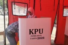 Siswa SMA Negeri 10 Sinjai mengikuti Pemilihan Ketua dan Wakil Ketua OSIS menggunakan sistem e-voting di lingkungan sekolah.