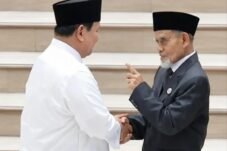 Di Depan Prabowo, Kiai Gontor Soroti Ijazah, Nama, Uang dan Jabatan