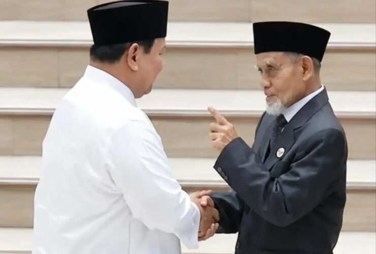 Di Depan Prabowo, Kiai Gontor Soroti Ijazah, Nama, Uang dan Jabatan