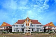 Kantor Bupati Kolaka, tempat Pemerintah Kabupaten Kolaka menjalankan pelayanan dan administrasi pemerintahan daerah.