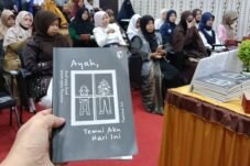 Bedah buku Ayah, Temui Aku Hari Ini karya Yusrina Sri dalam rangkaian Festival Literasi Kota Payakumbuh 2026, Selasa (13/10/2026).