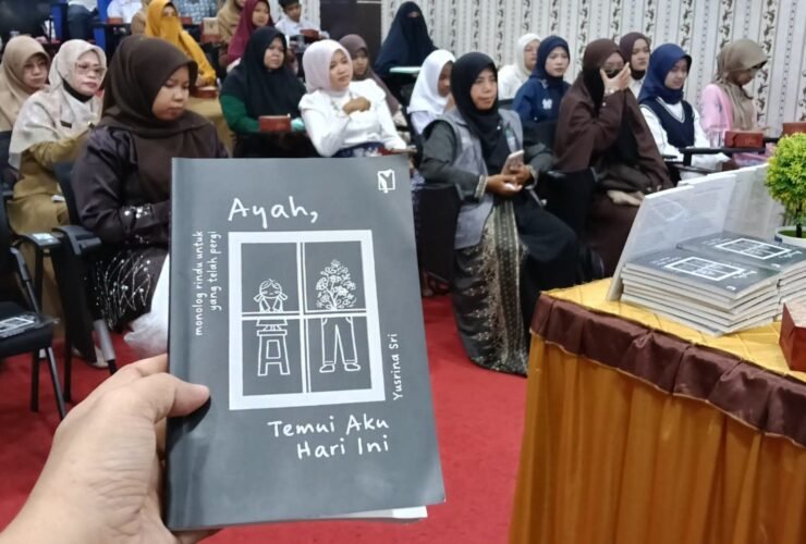 Bedah buku Ayah, Temui Aku Hari Ini karya Yusrina Sri dalam rangkaian Festival Literasi Kota Payakumbuh 2026, Selasa (13/10/2026).