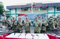 Warga Ternate Serahkan 75 Senjata, 1.111 Munisi dan Satu Granat ke Kodam Pattimura