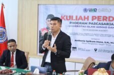 Ketua PN Sinjai Anthonie Spilkam Mona menjadi pemateri Kuliah Perdana Semester Ganjil 2026/2027 Pascasarjana UIAD Sinjai di Aula K.H. Ahmad Dahlan UIAD Sinjai, Sabtu (3/10/2026).