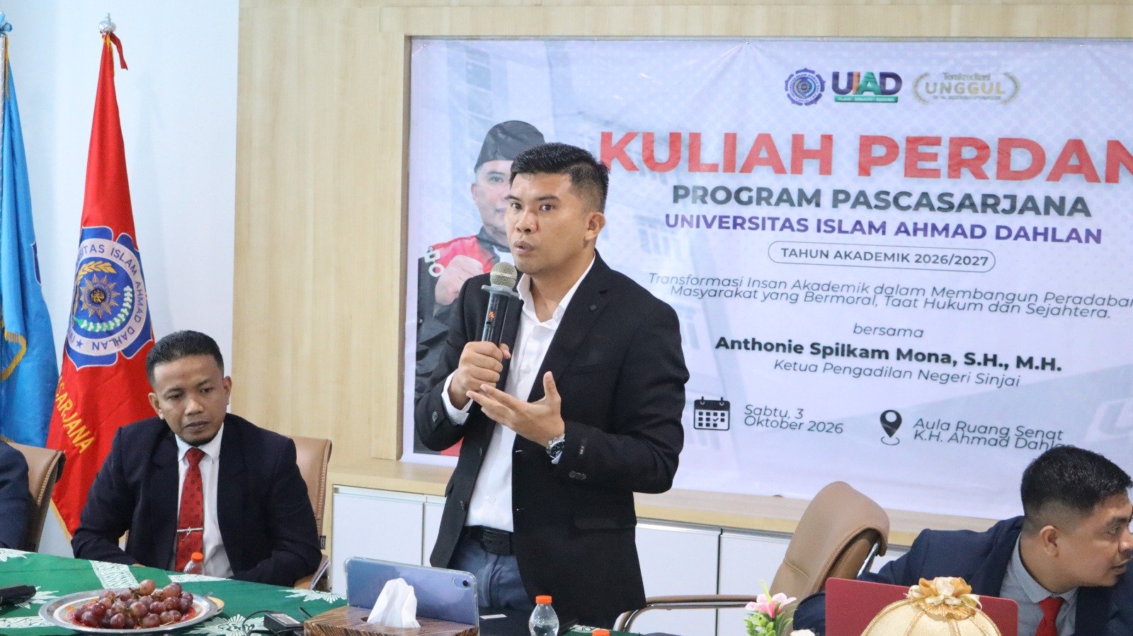 Ketua PN Sinjai Anthonie Spilkam Mona menjadi pemateri Kuliah Perdana Semester Ganjil 2026/2027 Pascasarjana UIAD Sinjai di Aula K.H. Ahmad Dahlan UIAD Sinjai, Sabtu (3/10/2026).