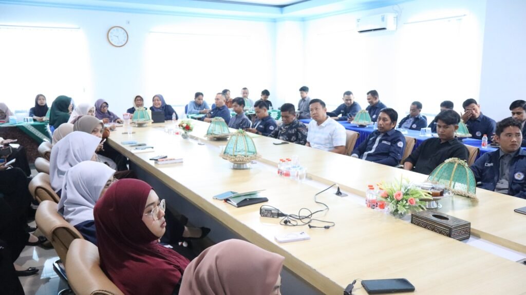 Momen Akhir Pekan, Ketua PN Sinjai Jadi Pemateri Kuliah Perdana Pascasarjana UIAD