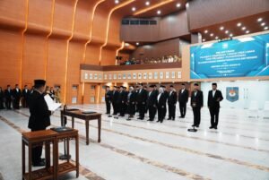Menteri Dalam Negeri Muhammad Tito Karnavian melantik Pejabat Pimpinan Tinggi Pratama dan Pejabat Fungsional di Gedung Sasana Bhakti Praja, Kantor Pusat Kemendagri, Jakarta, Senin (5/10/2026). Foto: Puspen Kemendagri.