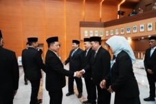 Menteri Dalam Negeri Muhammad Tito Karnavian melantik Pejabat Pimpinan Tinggi Pratama dan Pejabat Fungsional di Gedung Sasana Bhakti Praja, Kantor Pusat Kemendagri, Jakarta, Senin (5/10/2026). Foto: Puspen Kemendagri.
