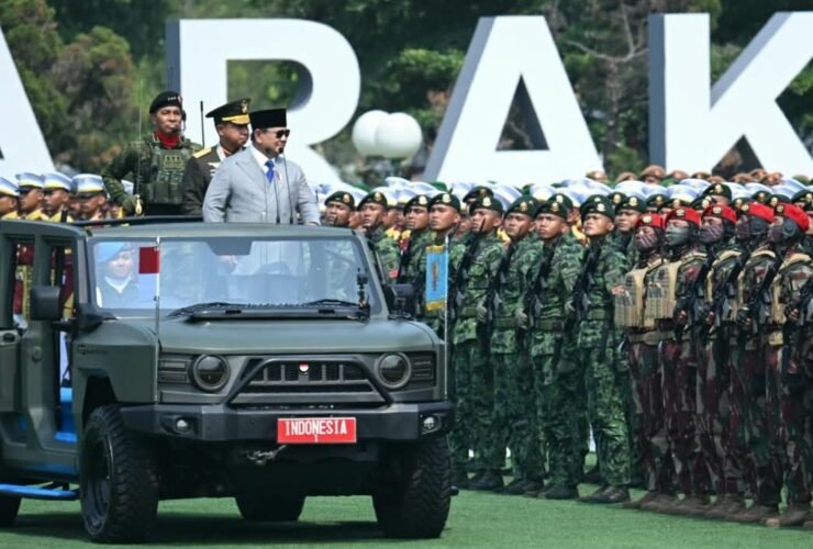 Rifqi Maulana ( Insertrakyat.com) -- Presiden Prabowo Subianto memimpin Upacara Peringatan HUT ke-81 TNI di Lapangan Prima, Markas Besar TNI, Cilangkap, Jakarta, Senin, 5 Oktober 2026. (Dok.foto. BPMI Setpres)