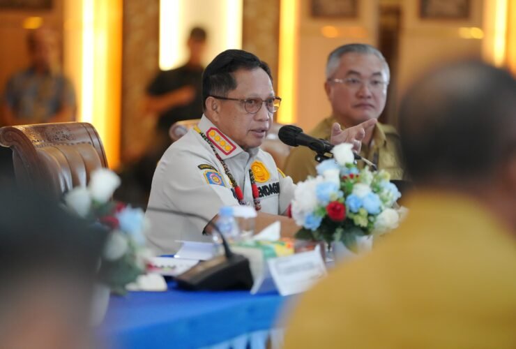Mendagri Muhammad Tito Karnavian memimpin rapat koordinasi bersama Pemerintah Kabupaten Malinau, Kalimantan Utara, Selasa (6/10/2026).