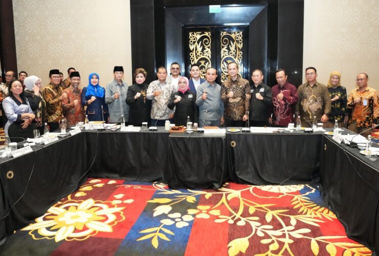 Agy (InsertRakyat.com) -Menteri Transmigrasi M. Iftitah Sulaiman Suryanagara mengikuti rapat kerja bersama Komite I DPD RI terkait pembaruan UU Ketransmigrasian, Senin (5/10/2026).
