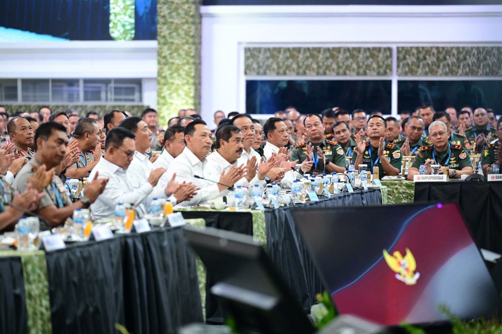Mendagri Tito Karnavian menghadiri taklimat Presiden Prabowo kepada perwira tinggi TNI-Polri di Kompleks Istana Kepresidenan Jakarta