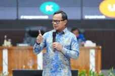 Wamendagri Bima Arya Sugiarto memberikan arahan kepada peserta Masadagri Batch III dalam Sharing Session di Gedung Sasana Bhakti Praja, Kantor Kemendagri, Jakarta, Kamis (8/10/2026).