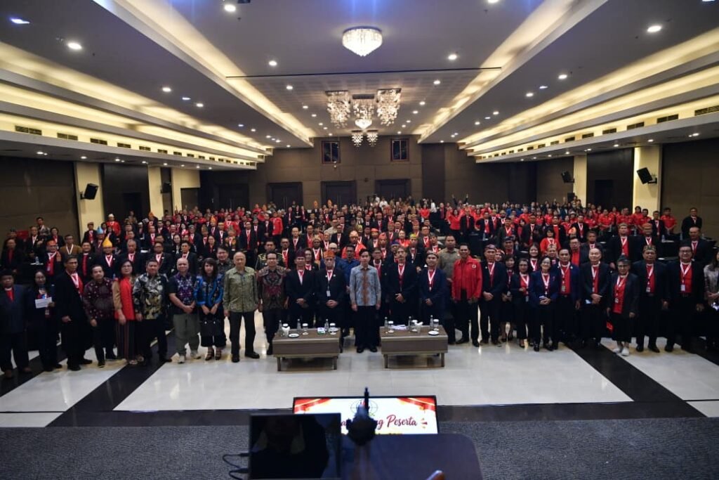 Wapres Gibran Rakabuming bersama peserta Kongres Nasional ke-V API di Tangerang, Banten, Kamis, 8 Oktober 2026.