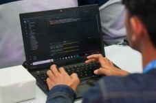 Peserta program CHAT Kementerian Ekonomi Kreatif mengikuti pelatihan pengembangan aplikasi digital untuk mendukung UMKM.