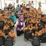 Penyaluran bantuan sembako dan kebutuhan dasar oleh TP PKK dan TP Posyandu Pusat kepada warga terdampak gempa di Desa Satar Padut, Manggarai Timur.