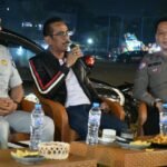 Sekretaris Daerah Kabupaten Sinjai, Andi Jefrianto Asapa, bersama unsur instansi terkait saat peluncuran layanan Samsat Malam Minggu (Samami) di Alun-Alun Lapangan Sinjai Bersatu, Sabtu (10/10/2026).