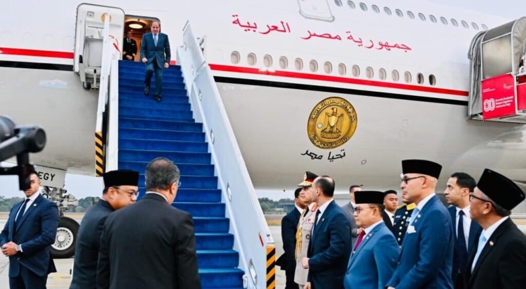 Presiden Republik Arab Mesir Abdel Fattah El-Sisi tiba di Pangkalan TNI AU Halim Perdanakusuma, Jakarta, pada Sabtu, 10 Oktober 2026, untuk melaksanakan kunjungan kenegaraan ke Indonesia. Foto: BPMI Setpres