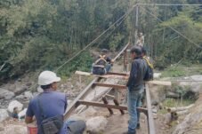 Pembangunan jembatan melalui program Jembatan Menuju Surga di Benteng Senggang, Bulukumba.