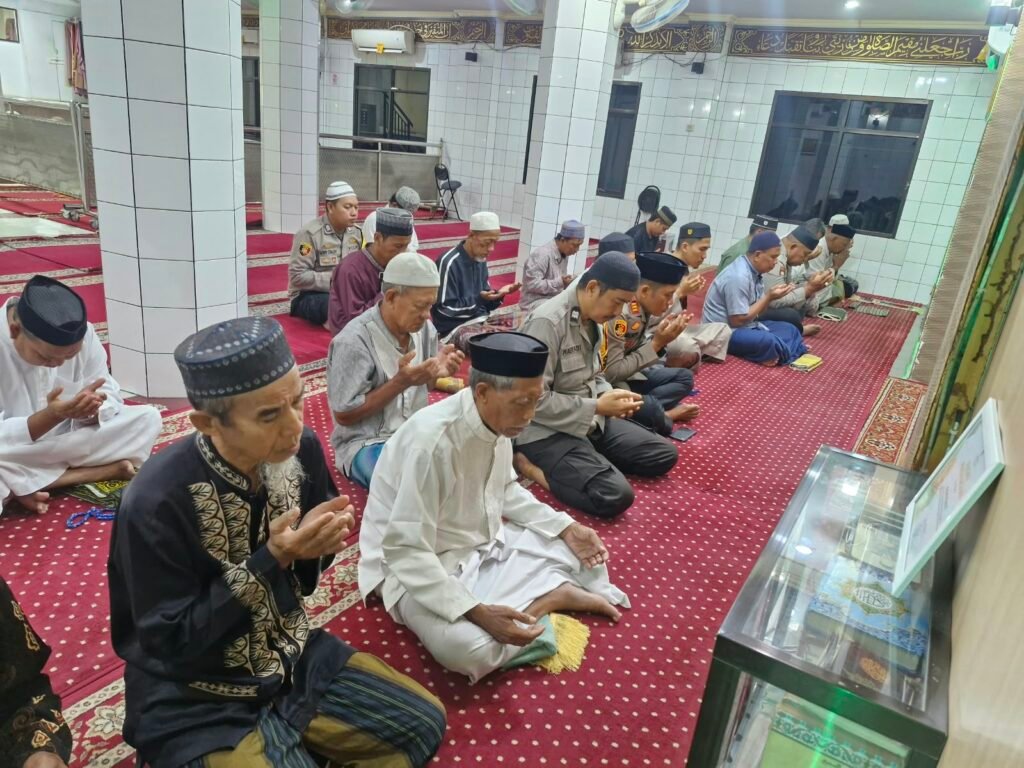 Polsek Ujung Sampaikan Pesan Kamtibmas Usai Shalat Subuh Berjamaah