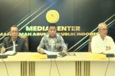 Pernyataan Mahkamah Agung mengenai penolakan intimidasi terhadap hakim saat menjalankan tugas kedinasan.