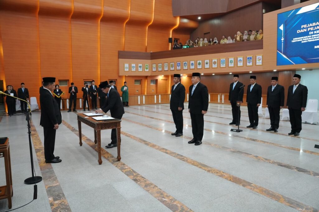 Menteri Dalam Negeri Muhammad Tito Karnavian dalam pelantikan pejabat di lingkungan Kementerian Dalam Negeri di Jakarta.