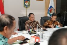 Ketua Satgas PRR Muhammad Tito Karnavian dalam rapat koordinasi pemulihan fasilitas kesehatan pascabencana di Jakarta, Kamis (15/10/2026).