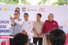 Wamendagri Bima Arya meninjau operasional KDKMP di Kabupaten Bandung, termasuk pasokan beras SPHP, LPG, token listrik, dan kebutuhan evaluasi persediaan.