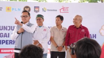 Wamendagri Bima Arya meninjau operasional KDKMP di Kabupaten Bandung, termasuk pasokan beras SPHP, LPG, token listrik, dan kebutuhan evaluasi persediaan.