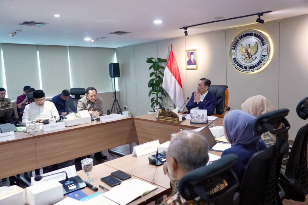 Tito Karnavian membahas integrasi data penerima bantuan sosial dalam aplikasi Perlinsos.